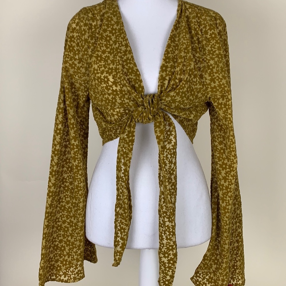 NWT Wild Fable Women’s Bell Long Sleeve Tie Front Blouse Mustard Yellow Floral